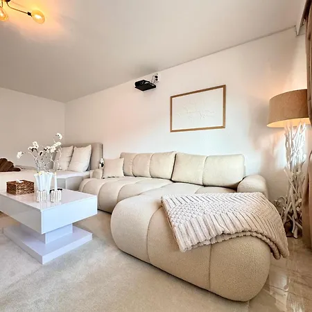 Regency - Exklusive Zentrale 45m2 Mit Balkon, Wifi Und Netflix *