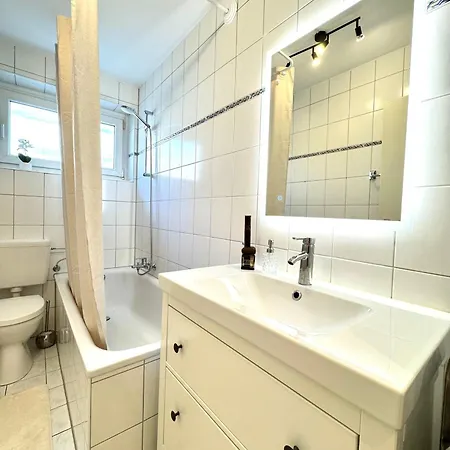 Regency - Exklusive Zentrale 45m2 Mit Balkon, Wifi Und Netflix Apartment
