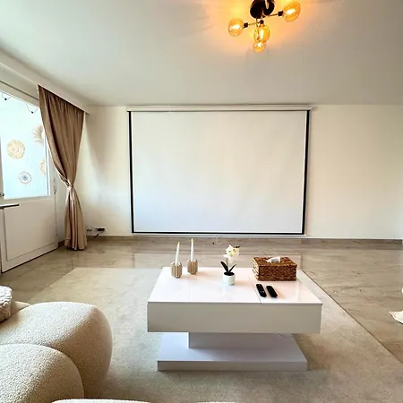 Regency - Exklusive Zentrale 45m2 Mit Balkon, Wifi Und Netflix *