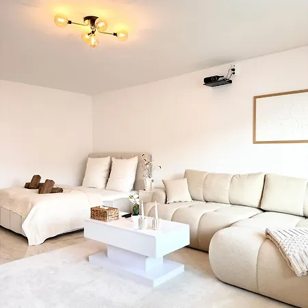 Regency - Exklusive Zentrale 45m2 Mit Balkon, Wifi Und Netflix Apartamento